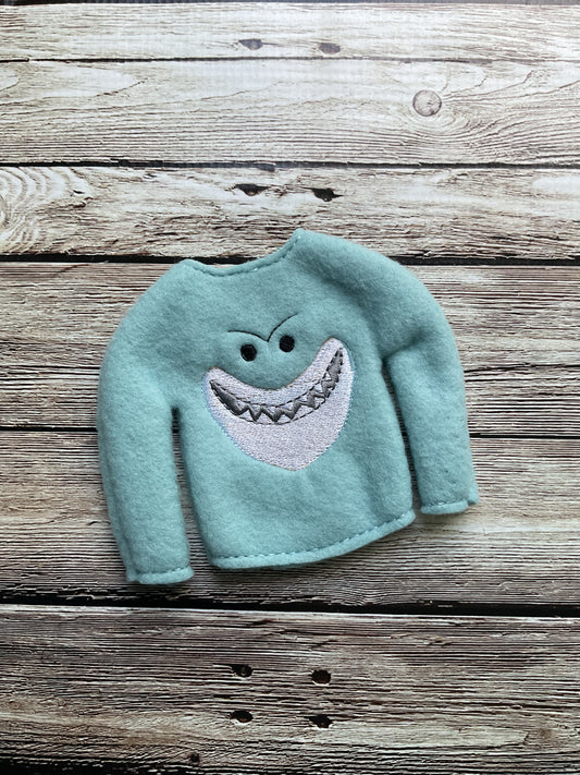 (139) Holiday Elf/Doll Sweater Finding Shark Face