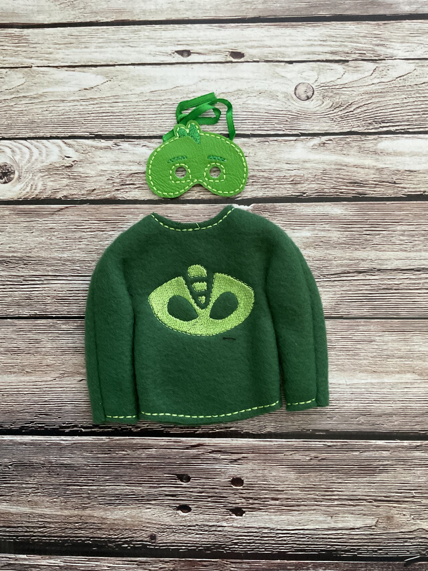 (172) Holiday Elf/Doll Sweater Green Lizard Boy with mask